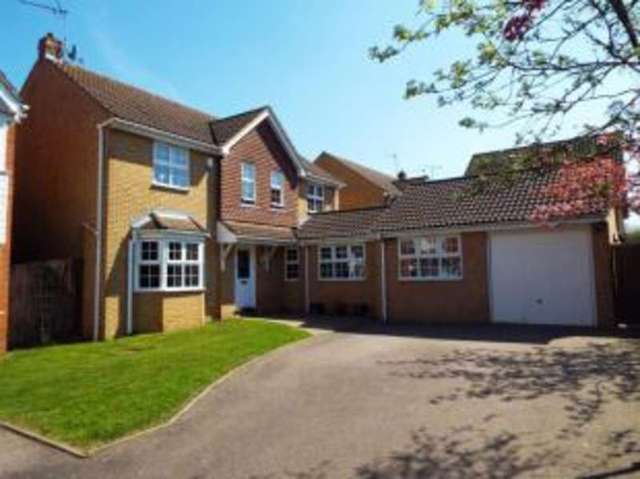  Image of 4 bedroom Detached house for sale in Webb Close Letchworth Garden City SG6 at Letchworth Garden City Hertfordshire Letchworth, SG6 2TY