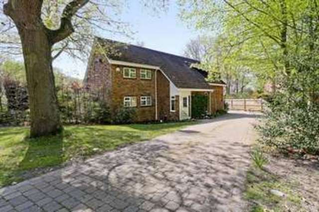  Image of 4 bedroom Detached house for sale in Oaklands Rise Welwyn AL6 at Oaklands Rise  Welwyn, AL6 0RN