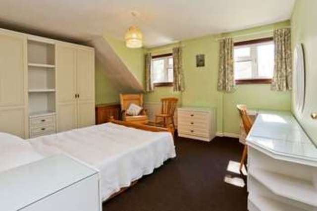  Image of 4 bedroom Detached house for sale in Oaklands Rise Welwyn AL6 at Oaklands Rise  Welwyn, AL6 0RN