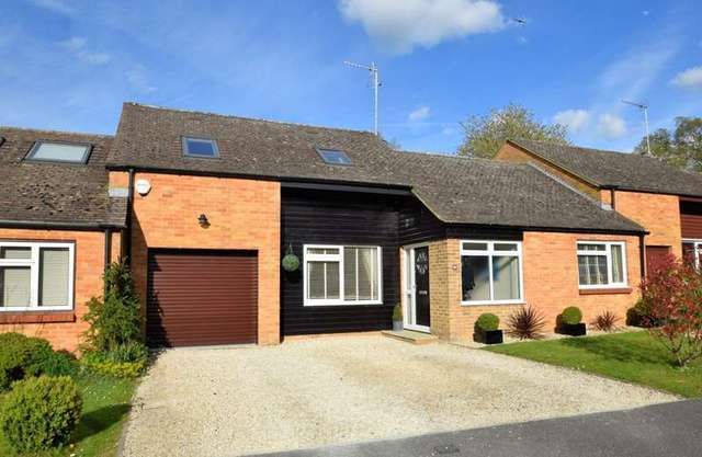  Image of 4 bedroom Detached house for sale in West Chiltern Woodcote Reading RG8 at Woodcote  Reading, RG8 0SG