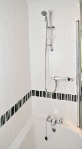  Image of 1 bedroom Apartment to rent in Town Mead Crawley RH11 at Highfield House, Town Mead West Green Crawley, RH11 7EH