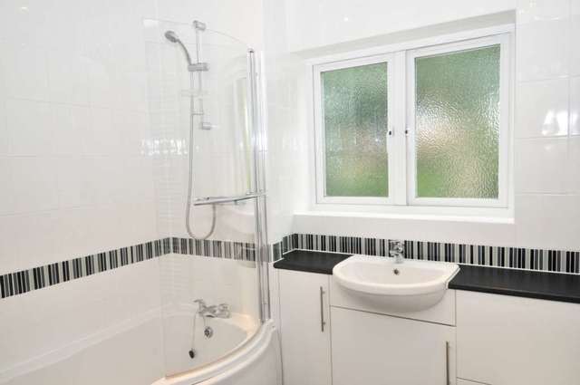  Image of 1 bedroom Apartment to rent in Town Mead Crawley RH11 at Highfield House, Town Mead West Green Crawley, RH11 7EH