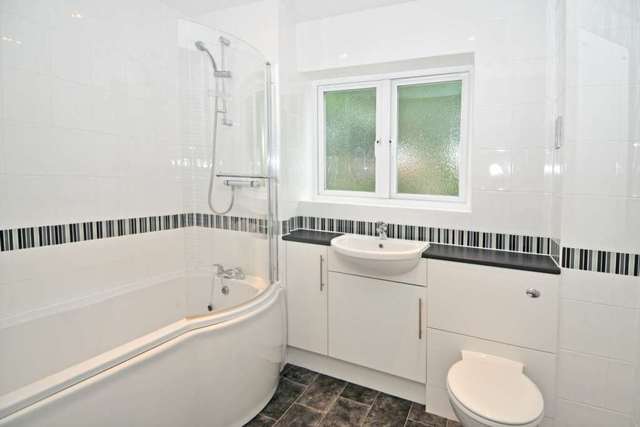  Image of 1 bedroom Apartment to rent in Town Mead Crawley RH11 at Highfield House, Town Mead West Green Crawley, RH11 7EH