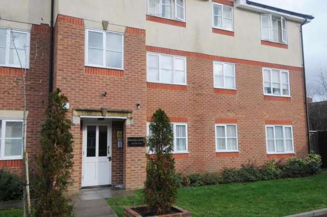  Image of 2 bedroom Apartment to rent in Town Mead Crawley RH11 at Highfield House, Town Mead West Green Crawley, RH11 7EH
