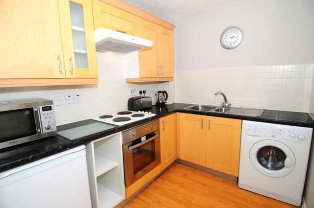  Image of 2 bedroom Apartment to rent in Town Mead Crawley RH11 at Highfield House, Town Mead West Green Crawley, RH11 7EH