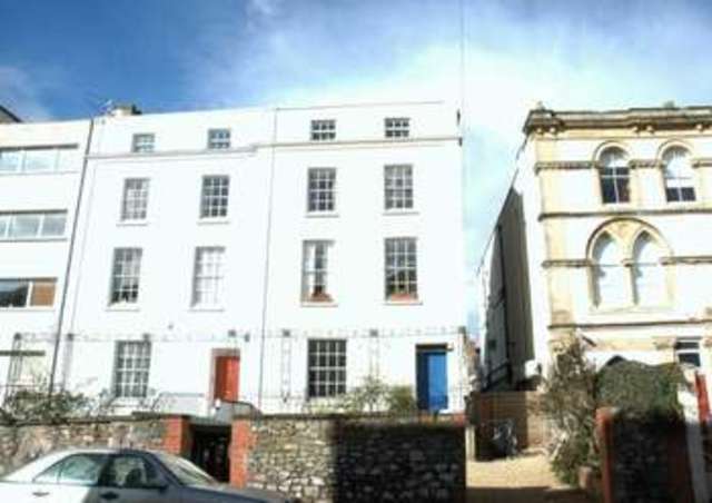  Image of 2 bedroom Flat to rent in West Park Bristol BS8 at West Park  Bristol, BS8 2LX