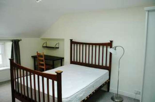  Image of 2 bedroom Flat to rent in West Park Bristol BS8 at West Park  Bristol, BS8 2LX