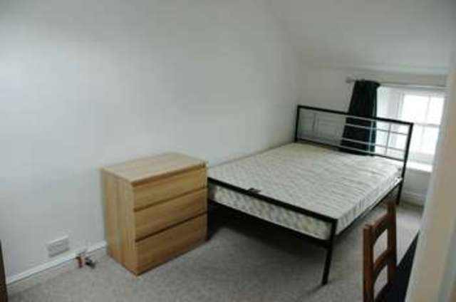  Image of 2 bedroom Flat to rent in West Park Bristol BS8 at West Park  Bristol, BS8 2LX