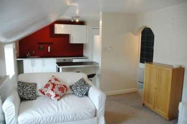  Image of 2 bedroom Flat to rent in West Park Bristol BS8 at West Park  Bristol, BS8 2LX