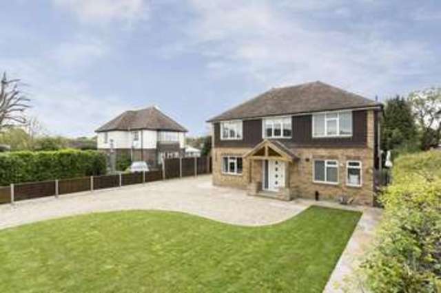  Image of 4 bedroom Detached house for sale in Westbourne Avenue Emsworth PO10 at Westbourne Avenue  Emsworth, PO10 7QU