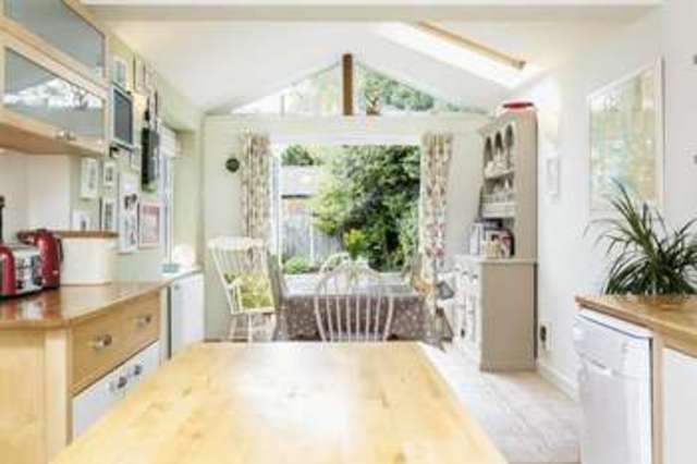 Image of 4 bedroom Detached house for sale in Westbourne Avenue Emsworth PO10 at Westbourne Avenue  Emsworth, PO10 7QU