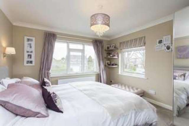  Image of 4 bedroom Detached house for sale in Westbourne Avenue Emsworth PO10 at Westbourne Avenue  Emsworth, PO10 7QU