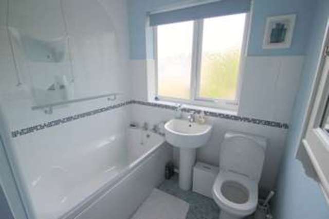  Image of 3 bedroom Semi-Detached house for sale in Westfield Crescent Wellesbourne Warwick CV35 at Westfield Crescent Wellesbourne Warwick, CV35 9RP