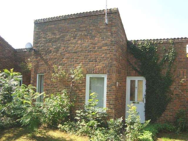  Image of 3 bedroom Bungalow to rent in Westminster Gardens Houghton Regis Dunstable LU5 at Westminster Gardens Houghton Regis DUNSTABLE, LU5 5RT