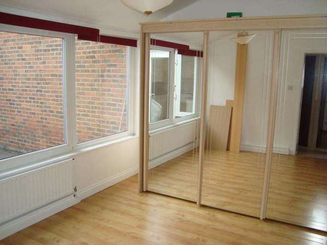  Image of 3 bedroom Bungalow to rent in Westminster Gardens Houghton Regis Dunstable LU5 at Westminster Gardens Houghton Regis DUNSTABLE, LU5 5RT