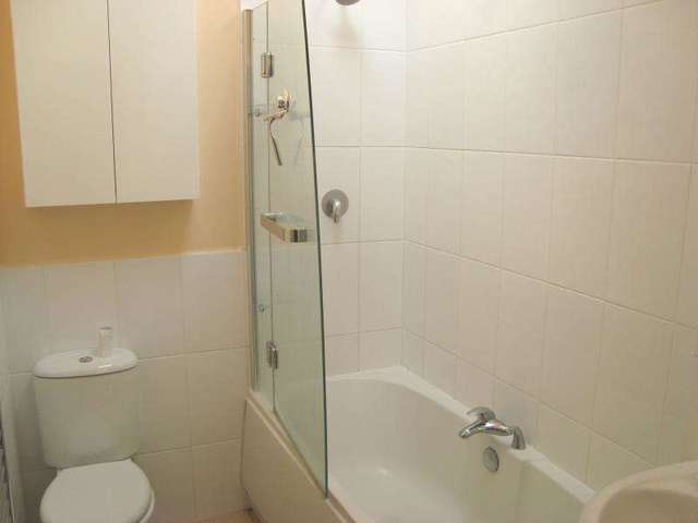  Image of 3 bedroom Bungalow to rent in Westminster Gardens Houghton Regis Dunstable LU5 at Westminster Gardens Houghton Regis DUNSTABLE, LU5 5RT