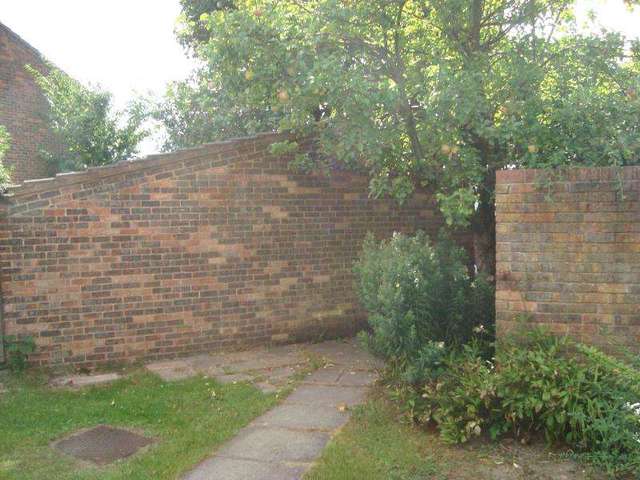  Image of 3 bedroom Bungalow to rent in Westminster Gardens Houghton Regis Dunstable LU5 at Westminster Gardens Houghton Regis DUNSTABLE, LU5 5RT