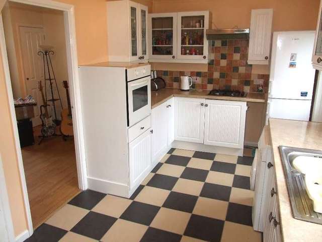  Image of 3 bedroom Detached house to rent in Walker Crescent Wyke Regis Weymouth DT4 at Weymouth, DT4 9AU