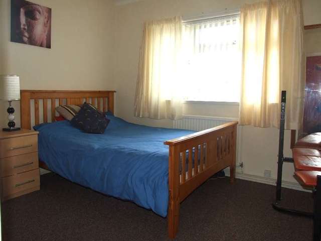  Image of 3 bedroom Detached house to rent in Walker Crescent Wyke Regis Weymouth DT4 at Weymouth, DT4 9AU