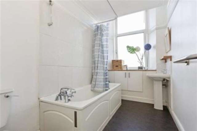  Image of 1 bedroom Flat to rent in Whitehill Street Dennistoun Glasgow G31 at Glasgow, G31 2LS