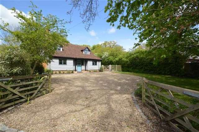  Image of 2 bedroom Detached house for sale in Mays Lane Barnet EN5 at Arkley, EN5 2AH