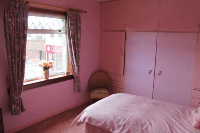  Image of 3 bedroom Flat for sale in William Street Johnstone PA5 at William Street  Johnstone, PA5 8DS