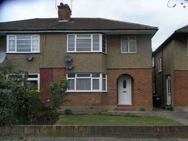 Image of 2 bedroom Maisonette for sale in Windsor Road Barnet EN5 at Windsor Road  Barnet, EN5 2PR