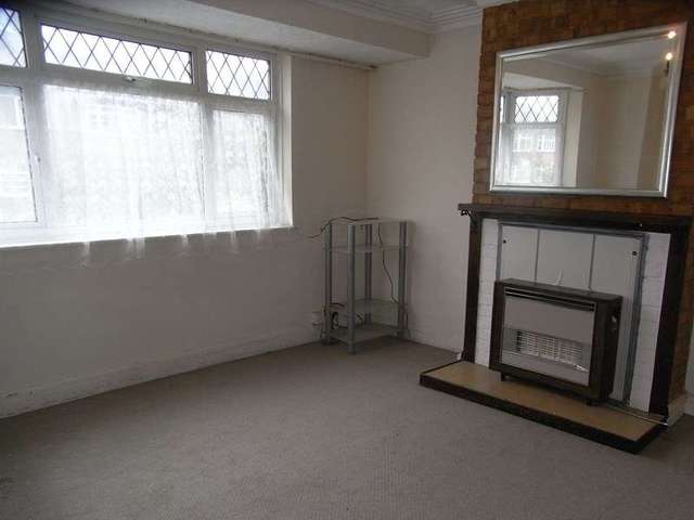  Image of 2 bedroom Maisonette for sale in Windsor Road Barnet EN5 at Windsor Road  Barnet, EN5 2PR