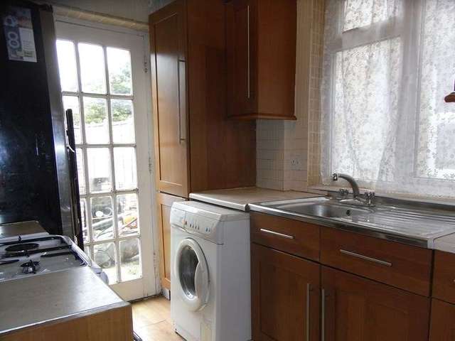  Image of 2 bedroom Maisonette for sale in Windsor Road Barnet EN5 at Windsor Road  Barnet, EN5 2PR