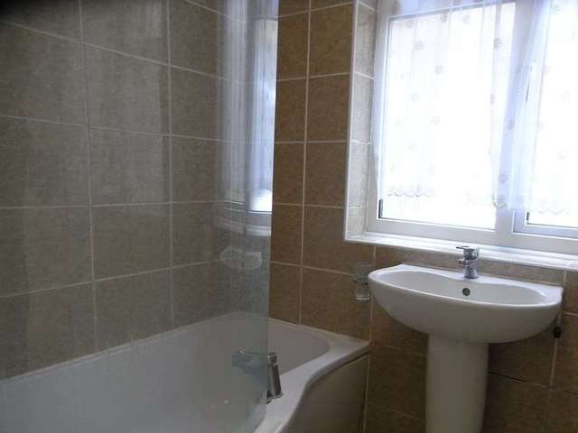  Image of 2 bedroom Maisonette for sale in Windsor Road Barnet EN5 at Windsor Road  Barnet, EN5 2PR