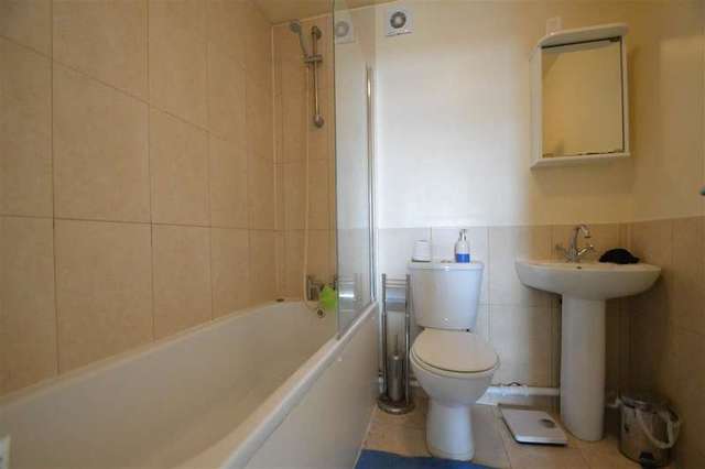 Image of 4 bedroom Apartment for sale in Woking Close London SW15 at Roehampton, SW15 5JZ