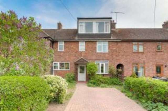  Image of 4 bedroom Terraced house for sale in Woodland Drive St. Albans AL4 at St. Albans Hertfordshire Sandridge, AL4 0ET