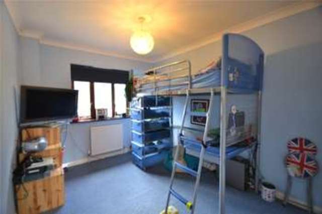  Image of 4 bedroom Detached house to rent in Woodmere Bracknell RG12 at Harmans Water Bracknell Easthampstead, RG12 9QW