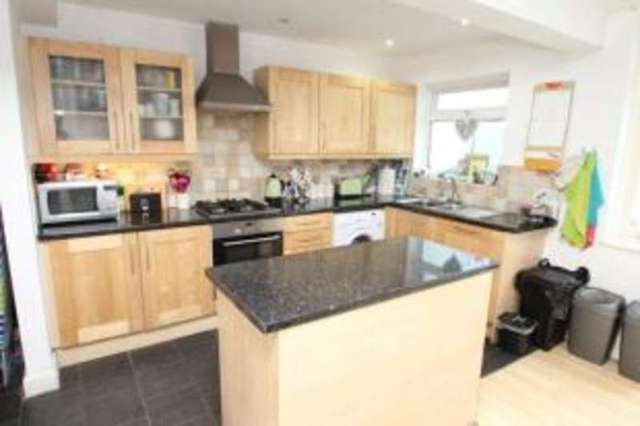  Image of 3 bedroom End of Terrace for sale in Woodside Green Woodside Croydon SE25 at London  Norwood Junction, SE25 5EW