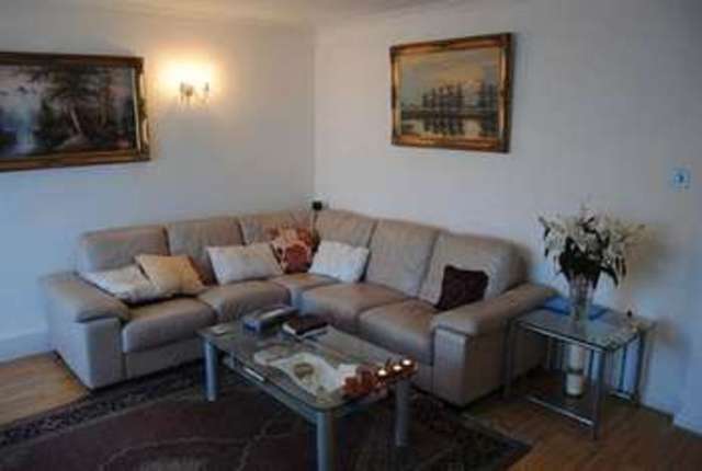  Image of 2 bedroom Flat for sale in Woodside Park Road London N12 at Woodside Park Road  London, N12 8RU