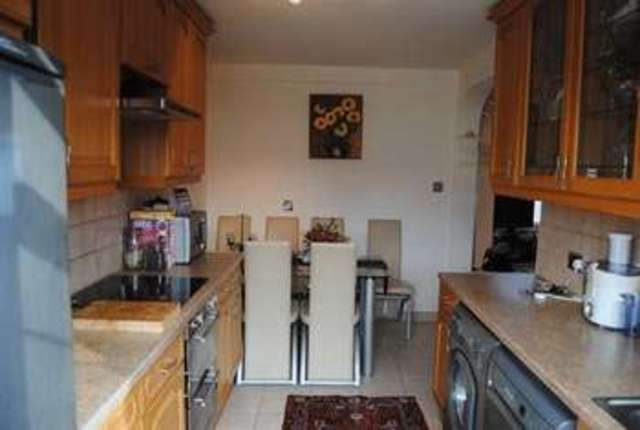  Image of 2 bedroom Flat for sale in Woodside Park Road London N12 at Woodside Park Road  London, N12 8RU