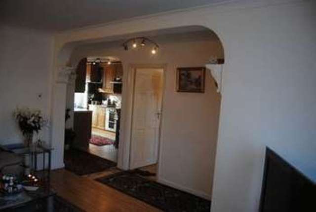  Image of 2 bedroom Flat for sale in Woodside Park Road London N12 at Woodside Park Road  London, N12 8RU