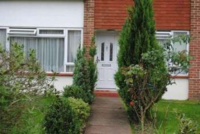  Image of 2 bedroom Flat for sale in Woodside Park Road London N12 at Woodside Park Road  London, N12 8RU
