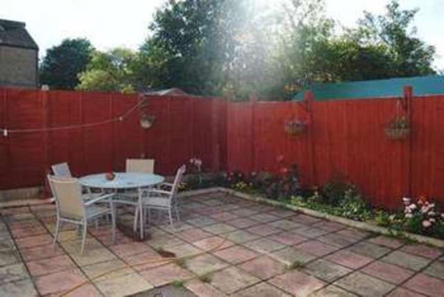  Image of 2 bedroom Flat for sale in Woodside Park Road London N12 at Woodside Park Road  London, N12 8RU