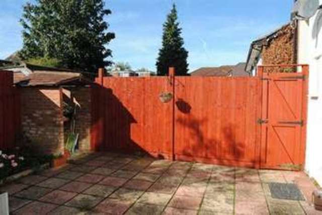  Image of 2 bedroom Flat for sale in Woodside Park Road London N12 at Woodside Park Road  London, N12 8RU
