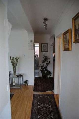  Image of 2 bedroom Flat for sale in Woodside Park Road London N12 at Woodside Park Road  London, N12 8RU
