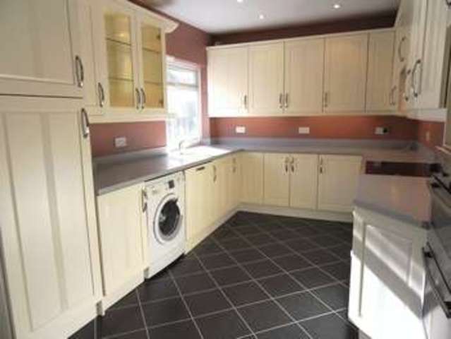 Image of 5 bedroom Property to rent in Woodview Close Ashtead KT21 at Woodview Close  Ashtead, KT21 1HA