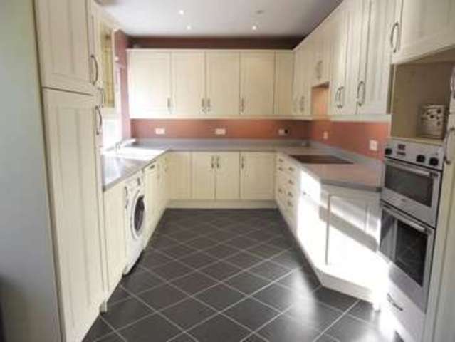  Image of 5 bedroom Property to rent in Woodview Close Ashtead KT21 at Woodview Close  Ashtead, KT21 1HA