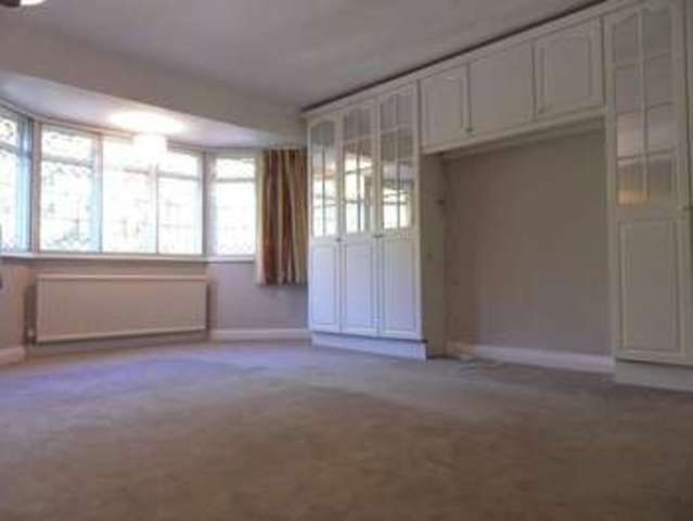 Image of 5 bedroom Property to rent in Woodview Close Ashtead KT21 at Woodview Close  Ashtead, KT21 1HA
