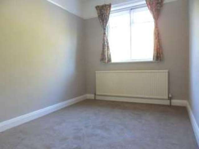  Image of 5 bedroom Property to rent in Woodview Close Ashtead KT21 at Woodview Close  Ashtead, KT21 1HA