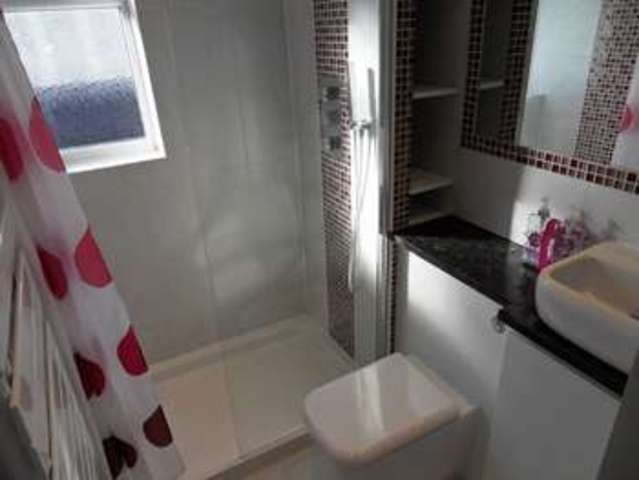  Image of 5 bedroom Property to rent in Woodview Close Ashtead KT21 at Woodview Close  Ashtead, KT21 1HA
