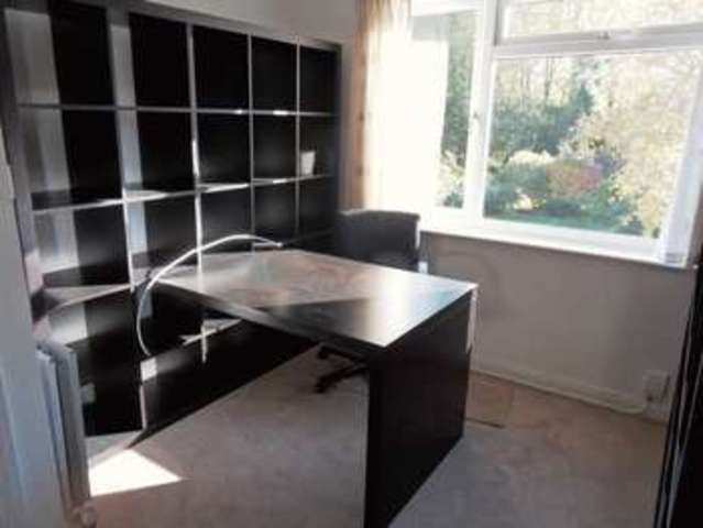  Image of 5 bedroom Property to rent in Woodview Close Ashtead KT21 at Woodview Close  Ashtead, KT21 1HA