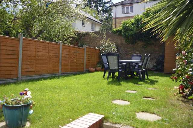 Image of 2 bedroom Flat to rent in Wray Crescent London N4 at Wray Crescent  London, N4 3LN