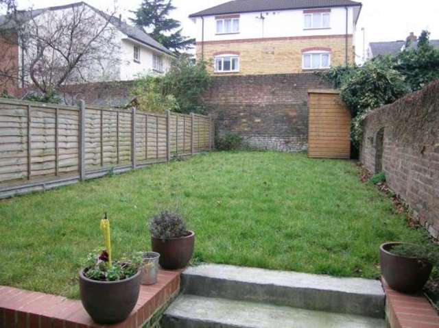  Image of 2 bedroom Flat to rent in Wray Crescent London N4 at Wray Crescent  London, N4 3LN