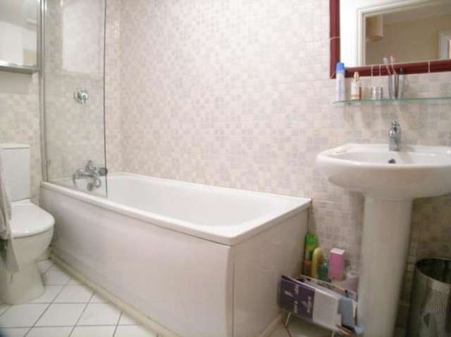  Image of 2 bedroom Flat to rent in Wray Crescent London N4 at Wray Crescent  London, N4 3LN